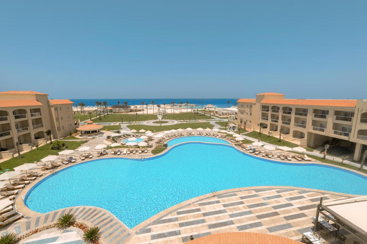 Rixos Alamein - Full Board Plus El Alamein Exterior foto A pool at a resort in Egypt